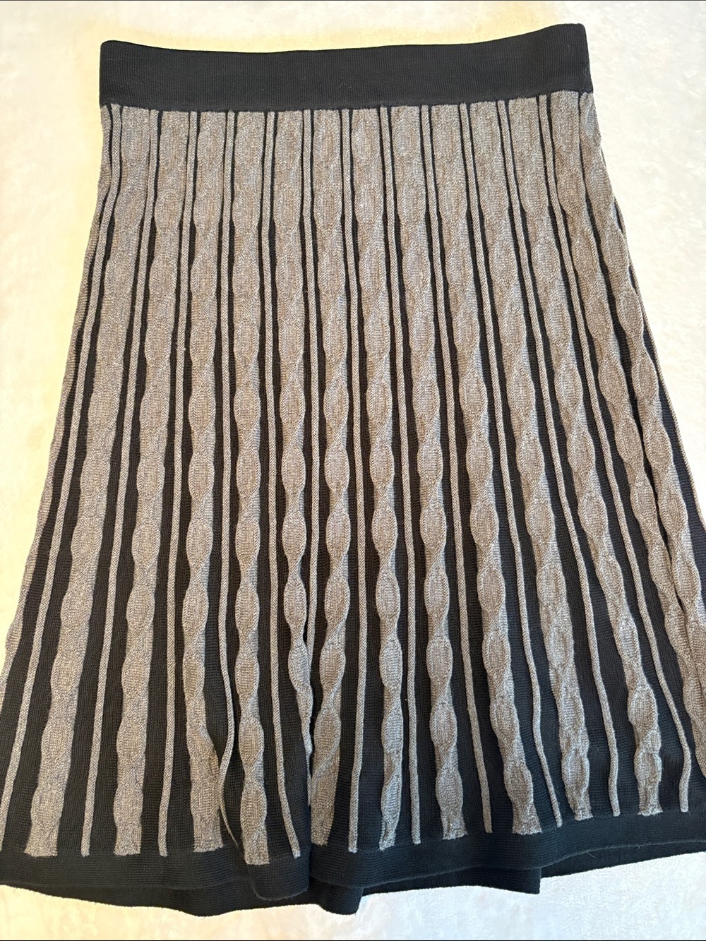 Knitted Dove Elegant Black and Gray Pleated Sweater Skirt Size Small